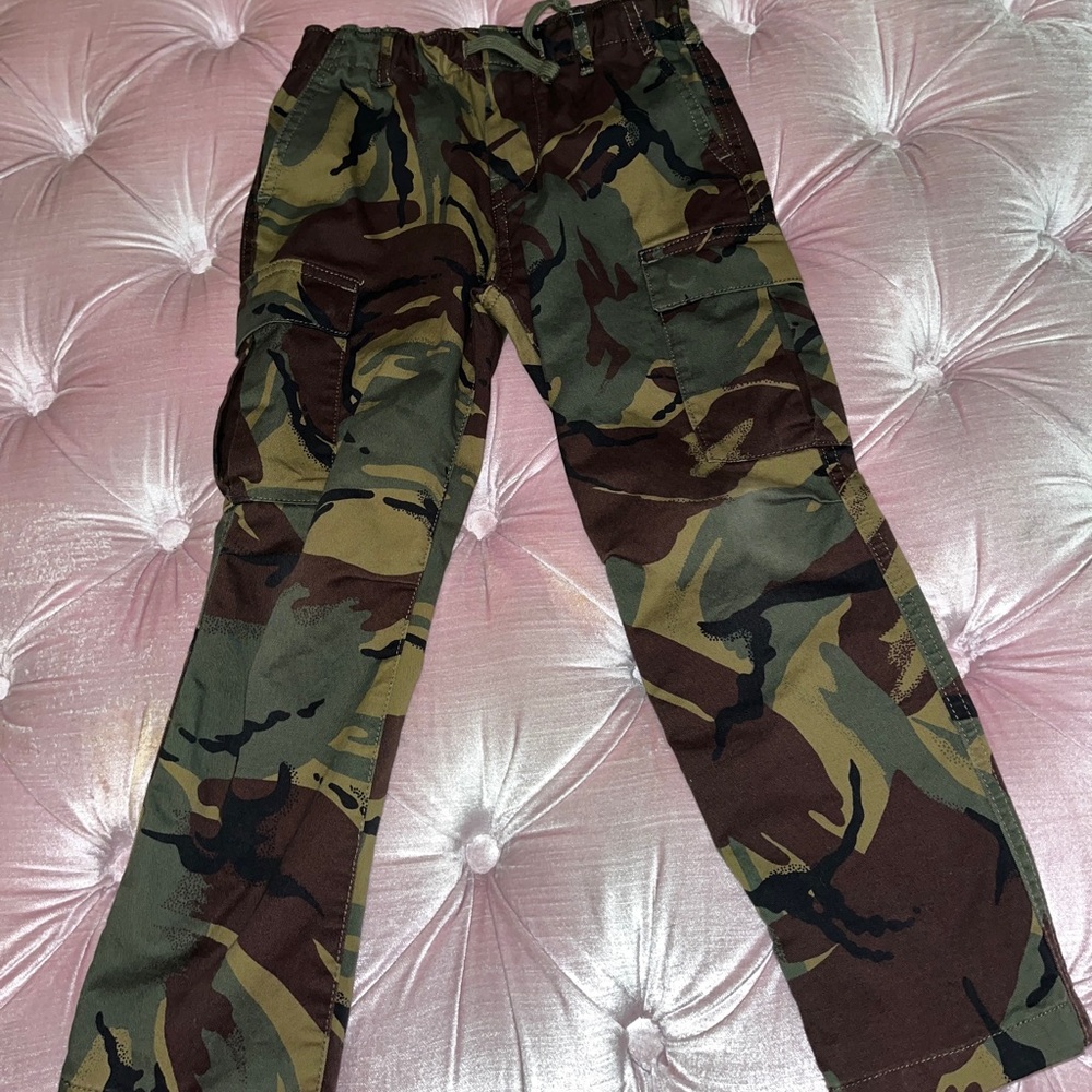 Polo camouflage cargo pants with drawstring. Boys size 5. Excellent condition.